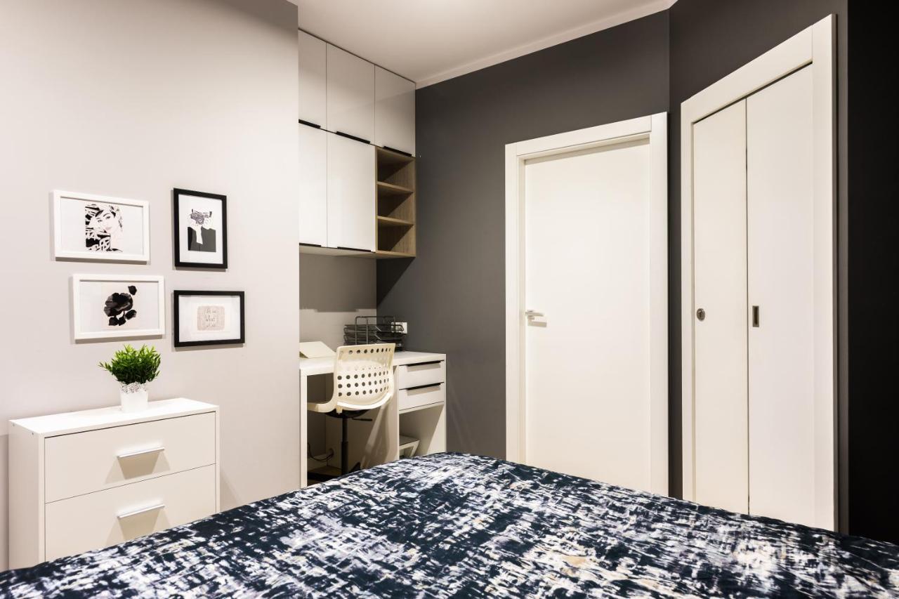 Elegant Business Accommodation With Parking - By Upstairs Cracovia Esterno foto
